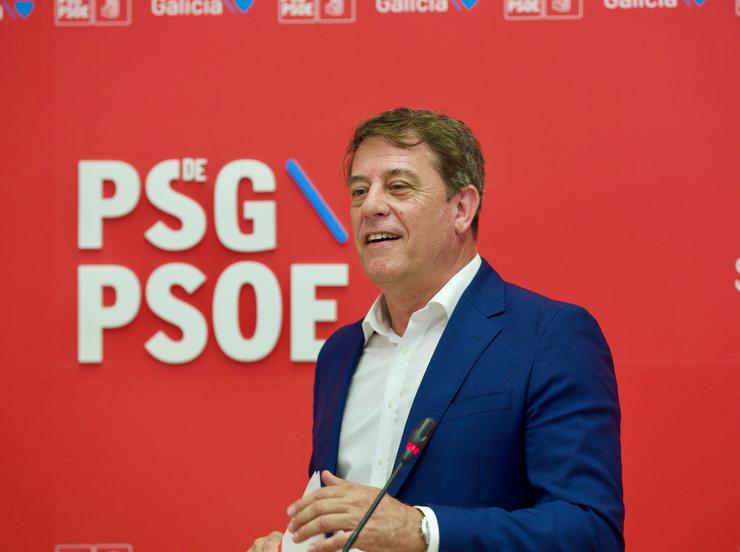 O secretario xeral do PSdeG, José Ramón Gómez Besteiro, en rolda de prensa 