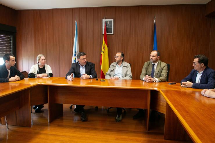 O presidente da Deputación da Coruña, Valentín González Formoso, visita Touro 