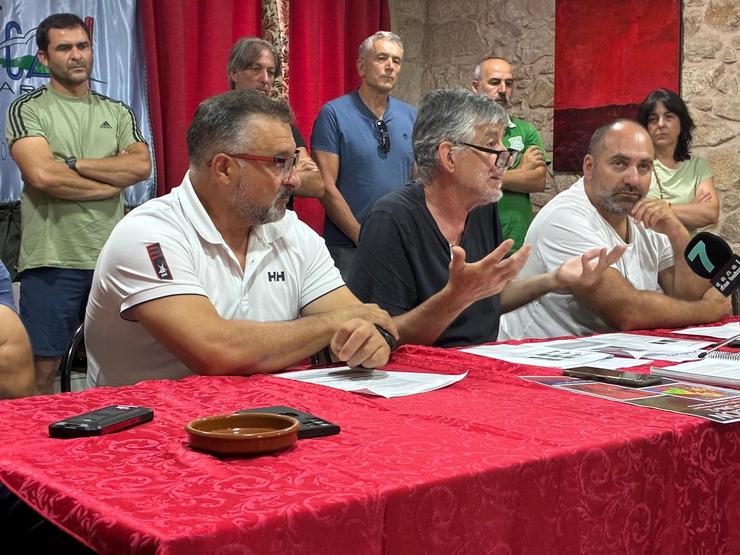 Rolda de prensa da plataforma en defensa da ría de Arousa e outros colectivos sobre o punto de vertedura de Sálvora. PDRA 