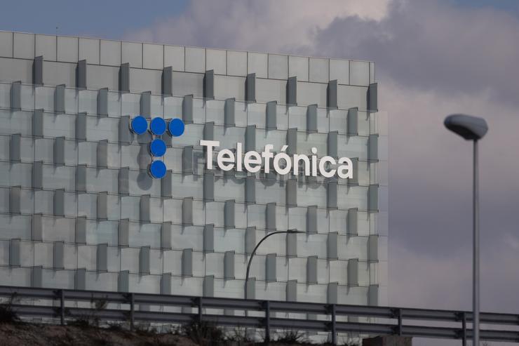 Fachada da sede de Telefónica, en Madrid (España). Eduardo Parra / Arquivo / Europa Press