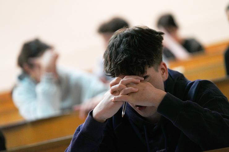 Alumnos durante o primeiro día de selectividade en Galicia, a 3 de xuño de 2025, en Santiago de Compostela, A Coruña, Galicia (España). Un total de 12.946 estudantes galegos están matriculados para participar, entre este martes e este xoves, 3, 4 e 5 de. Álvaro Ballesteros - Europa Press 