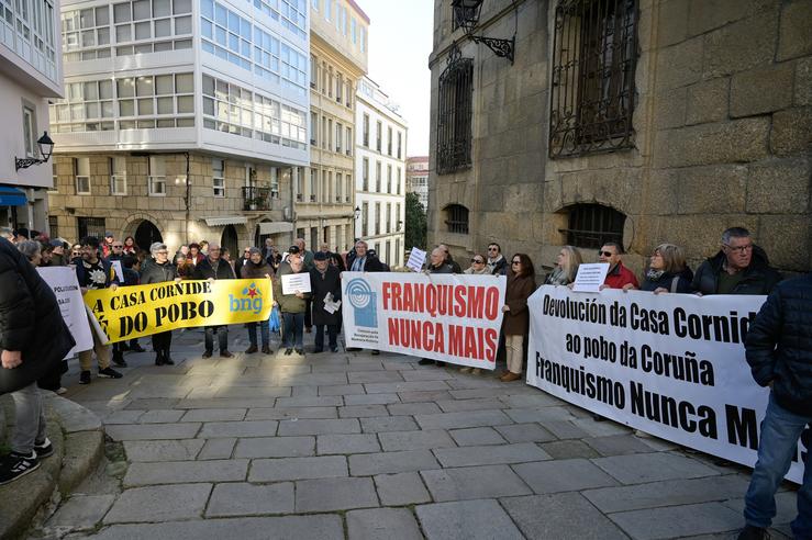 Protesta reclamando a Casa Cornide / M. Dylan - Arquivo