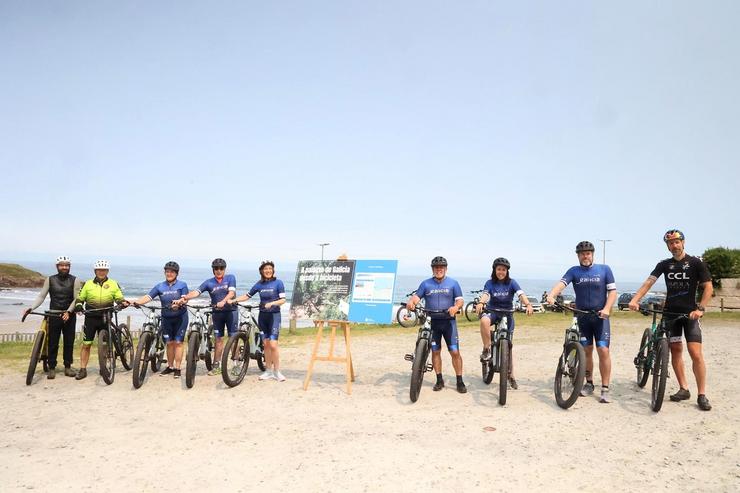A conselleira de Medio Ambiente e Cambio Climático, Anxos Vázquez, fan unha ruta ciclista con motivo do Día mundial da bicicleta.. MONCHO FONTES 