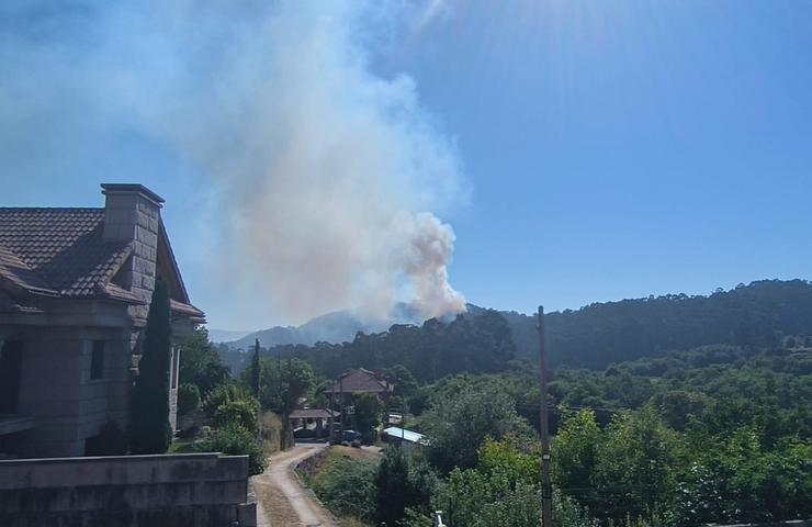 Imaxe do incendio de Lalín desde unha casa próxima 