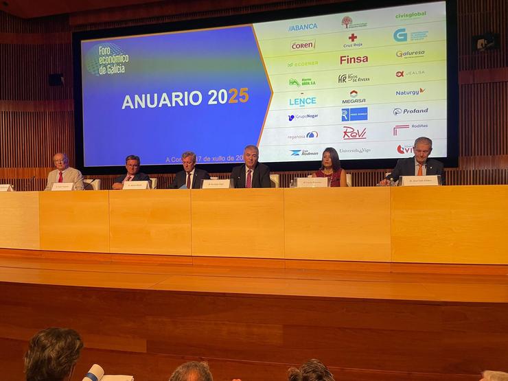 O presidente da Xunta, Alfonso Rueda, durante a celebración do Foro Económico, na sede de Afundación, na Coruña 