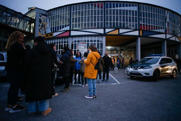 Arquivo - Un grupo de máis de 30 traballadores continúa ás portas da factoría Sargadelos, sen acceder aos seus postos de traballo, a 8 de abril de 2025, en Cervo, Lugo, Galicia (España). A pesar do acordo alcanzado a última hora de onte luns entre a. Carlos Castro - Europa Press - Arquivo / Europa Press