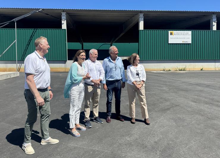 A conselleira de Medio Ambiente, Anxos Vázquez, visita Alfaprogal, en Palas de Rei. XUNTA / Europa Press