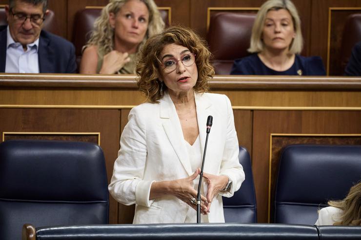 Arquivo - A vicepresidenta primeira e ministra de Facenda, María Jesús Montero, durante un pleno no Congreso dos Deputados, a 25 de xuño de 2025, en Madrid (España).  A sesión de control está marcada pola ofensiva do PP contra o Goberno por. Jesús Hellín - Europa Press - Arquivo 