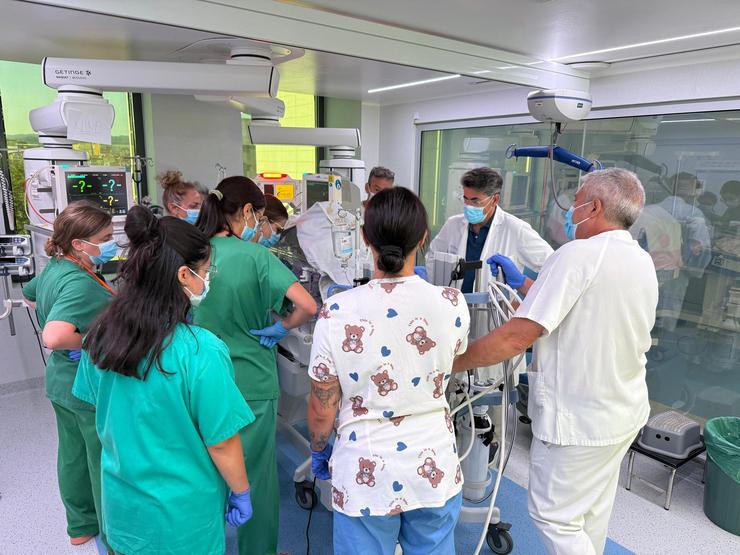 Traslado dos servizos de pediatría e obstetricia ao edificio de Cristal do CHUO en Ourense. CENTRO HOSPITALARIO UNIVERSITARIO DE OURENSE 