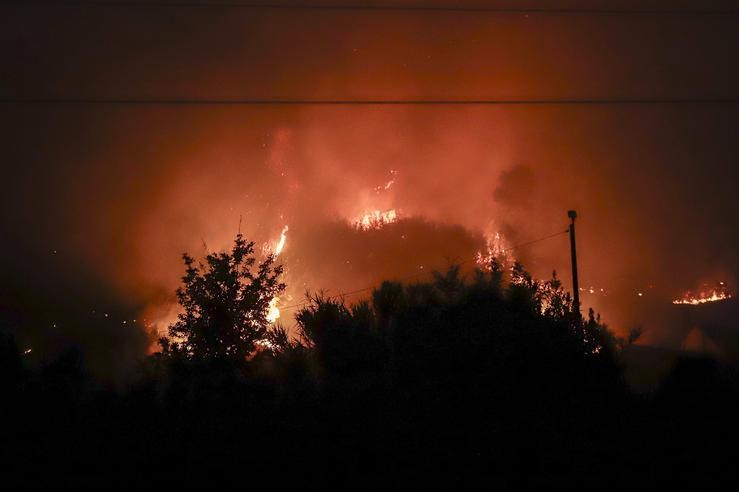 Vista do incendio, a 30 de xullo de 2025, na Cañiza, Pontevedra, Galicia (España).. Adrián Irago - Europa Press 