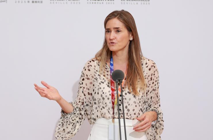 A vicepresidenta e ministra para a Transición Ecolóxica e o Reto Demográfico, Sara Aagesen, atende aos medios á súa chegada ao Cume da ONU. A 02 de xullo de 2025, en Sevilla (Andalucía, España). Terceira xornada do IV Conferencia Internacion. Rocío Ruz - Europa Press
