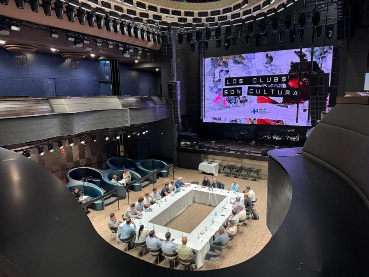 A Federación Nacional de Empresarios de Lecer e Espectáculos e a Asociación de Empresas de Lecer Galicia de Noite , nunha xornada na sala Pelícano da Coruña no marco da campaña nacional 