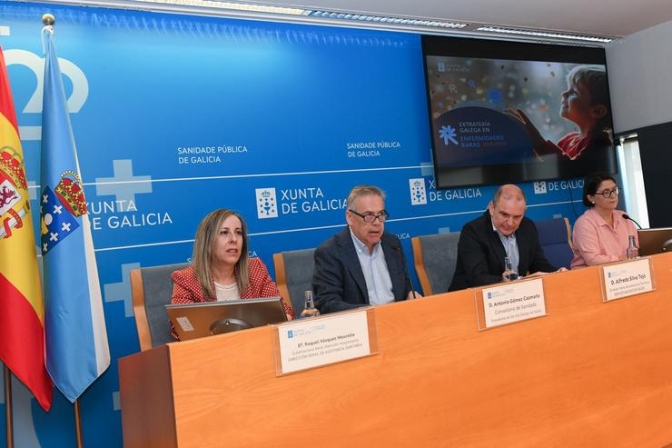 A subdirectora xeral de Atención Hospitalaria, Raquel Vázquez Mourelle; o conselleiro de Sanidade, Antonio Gómez Caamaño; o director xeral de Asistencia Sanitaria, Alfredo Silva Tojo; e a directora de Fegerec, Carmen López Rodríguez / XUNTA