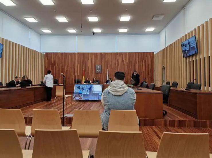 O acusado, durante o xuízo celebrado na sección quinta da Audiencia Provincial de Pontevedra, con sede en Vigo. / Europa Press