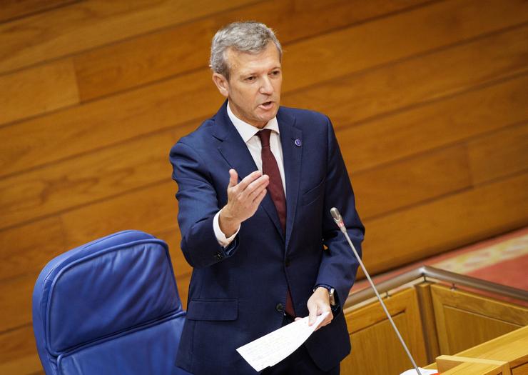 O presidente da Xunta, Alfonso Rueda, responde a preguntas dos grupos no Parlamento galego.. XUNTA / Europa Press