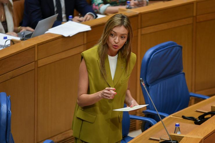 A conselleira de Política Social e Igualdade, Fabiola García, responde a unha pregunta no pleno do Parlamento.. XUNTA 