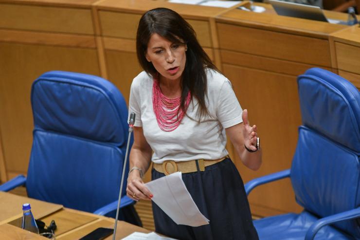 A conselleira de Vivenda e Planificación de Infraestruturas, María M. Allegue, responde a unha pregunta no pleno do Parlamento.. XUNTA / Europa Press