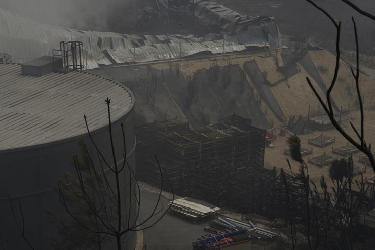 Vista da Empresa Autoneum queimada polo lume, no polígono industrial da Rúa, a 16 de agosto de 2025, na Rúa, Ourense, Galicia (España).. Rosa Veiga - Europa Press