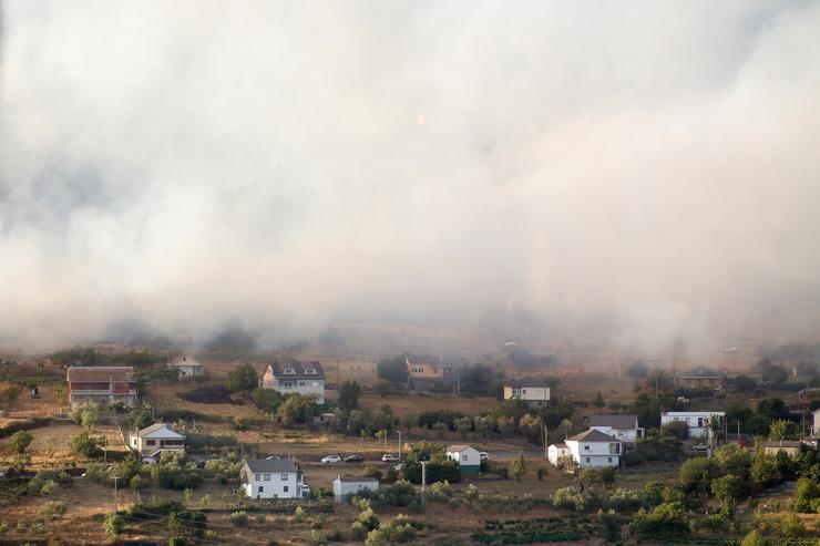 Vista do incendio, a 19 de agosto de 2025, en Quiroga, Lugo, Galicia (España).. Carlos Castro - Europa Press