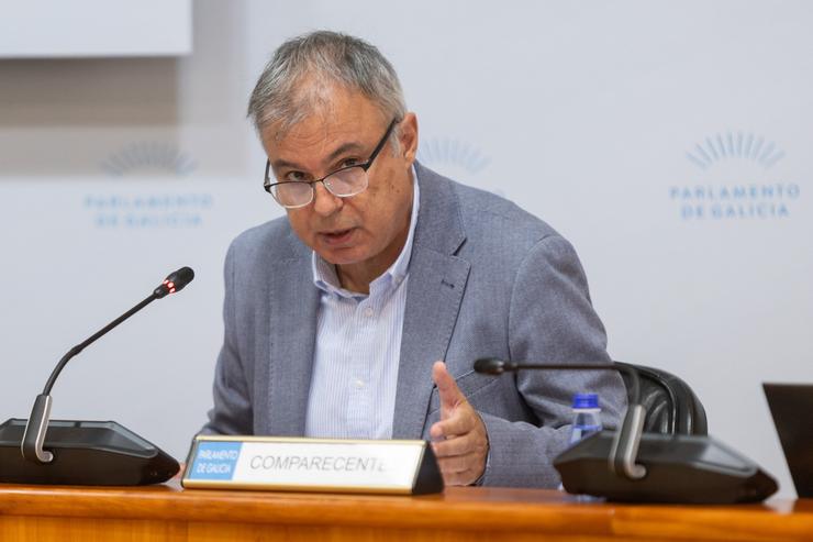 O secretario xeral de Vivenda e Urbanismo, Heriberto García,  comparece en Comisión no Parlamento galego. XUNTA 