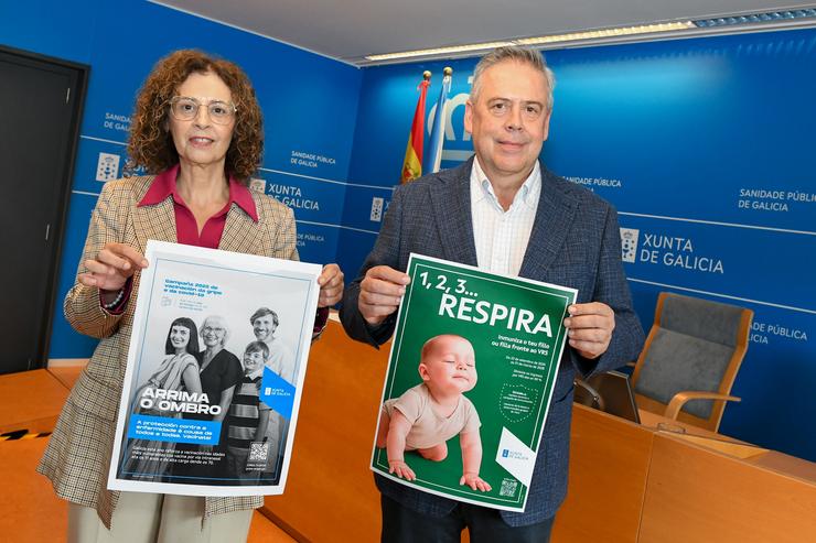 O conselleiro de Sanidade, Antonio Gómez Caamaño, acompañado da directora xeral de Saúlde Pública, Carmen Durán, na presentación da nova campaña da gripe 