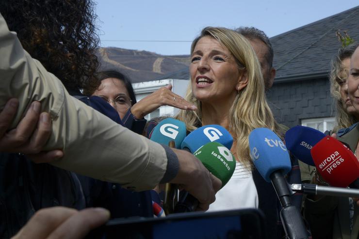 A vicepresidenta segunda e ministra de Traballo e Economía Social, Yolanda Díaz, reúnese cos alcaldes e alcaldesas da comarca galega de Valdeorras (Ourense) afectados polos recentes incendios 