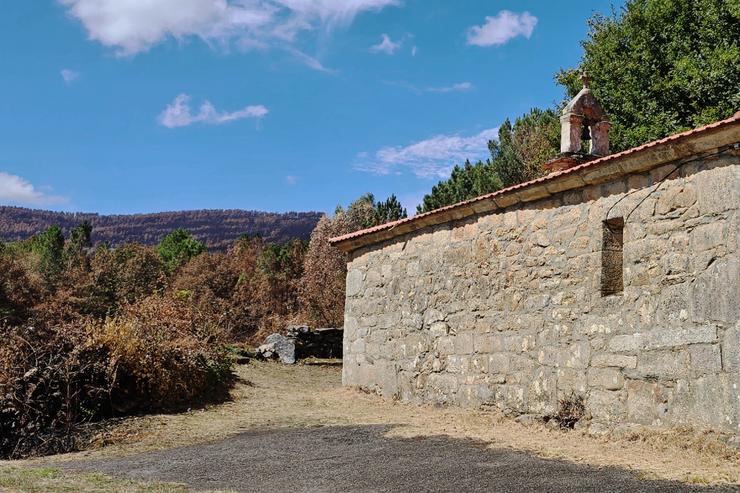 A capela que sobreviviu no medio do inferno na Terra: Santa Catalina, na aldea de Souteliño de Laza 