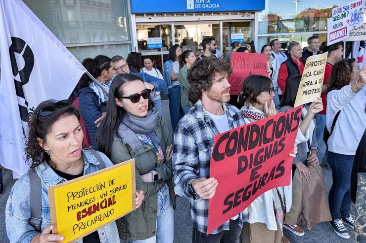 Concentración de traballadoras de Protección e Reforma de Menores, en demanda de mellores condicións laborais, en Vigo, a 16 de setembro de 2025 / CUT