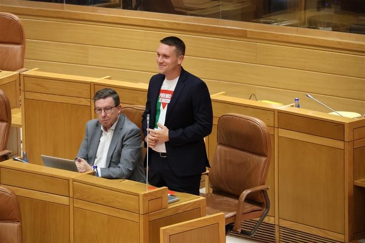 Aitor Bouza (PSdeG) promete como deputado.. PARLAMENTO DE GALICIA