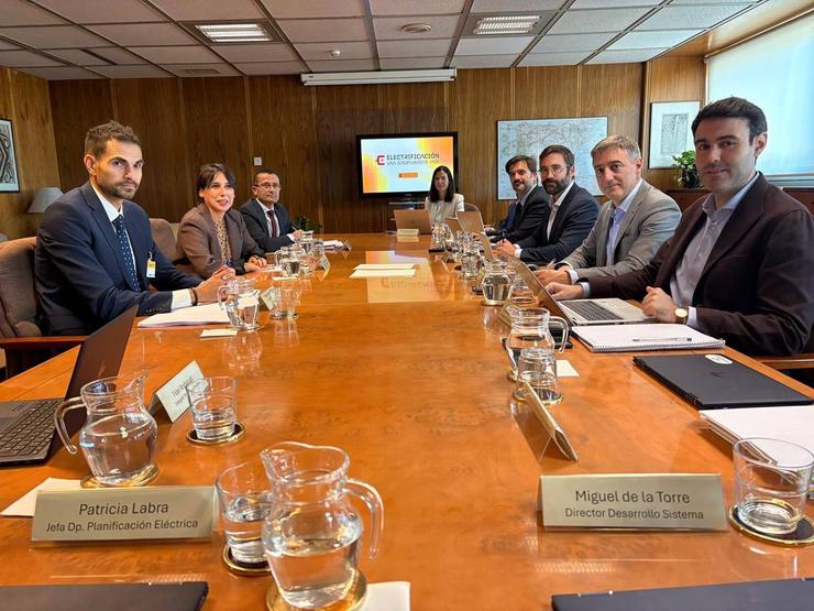 A conselleira de Economía e Industria, María Jesús Lorenzana, reúnese co secretario de Estado de Enerxía, Joan Groizard. XUNTA 