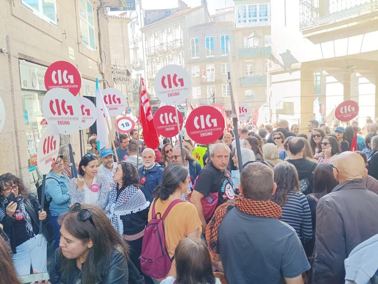 Saída da manifestación na xornada de folga de profesores en Galicia 