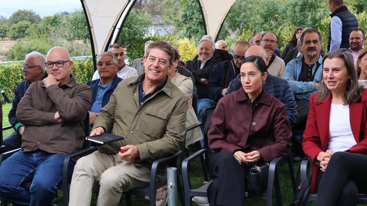 O secretario xeral do PSdeG, José Ramón Gómez Besteiro, nos 'Diálogos con raíz' organizados pola súa formación en Riós (Ourense) sobre os incendios forestais. PSDEG 