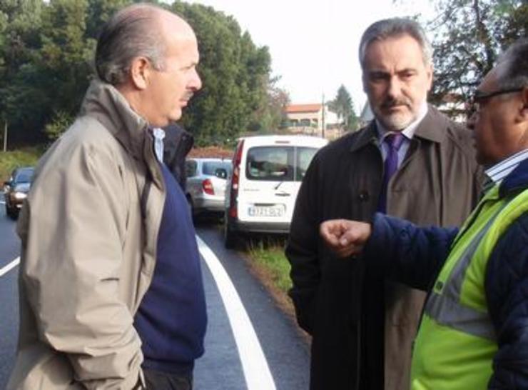 Evaristo Juncal, daquela delegado da Consellería de Infraestructuras e Medio Ambiente, e o delegado da Xunta en Pontevedra da Xunta nunha visita oficial do Goberno a unha obra