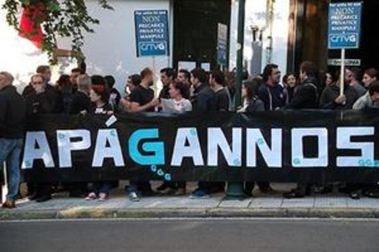 Protesta dos traballadores da CRTVG diante do Parlamento de Galicia 