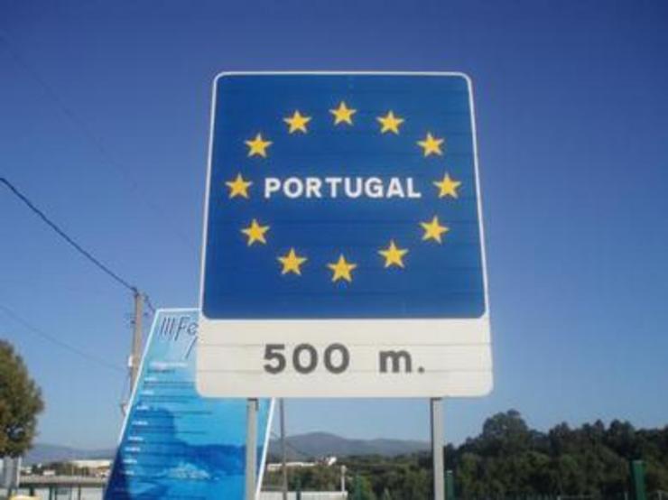 Cartel en Tui, Pontevedra