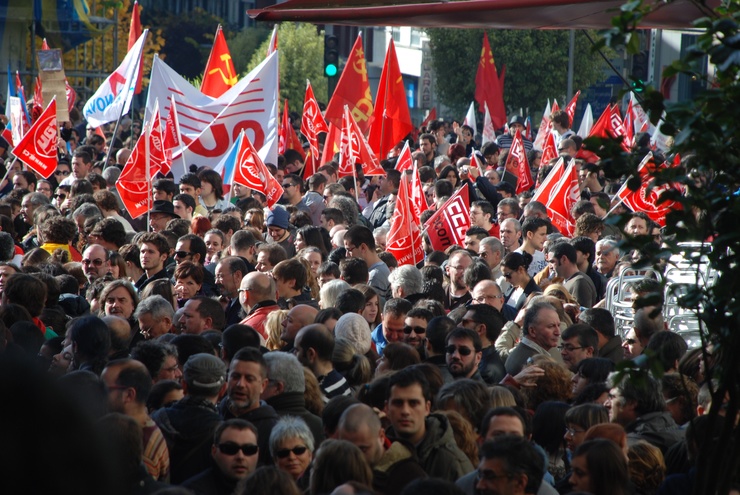 Xente ao comezo da manifestación da foga do 14N en Santiago