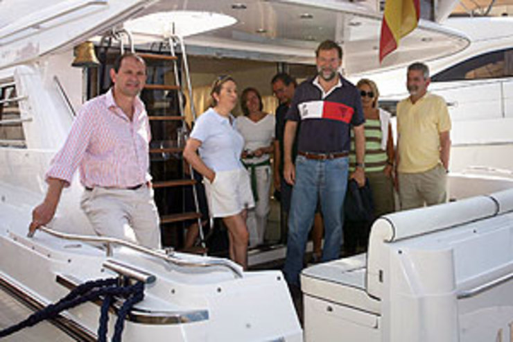 Miramontes, detrás de Rajoy, no seu iate A Peregrina nunha das excursións con líderes do PPdeG. Nesta ocasión tamén acudiron Louzán e Ana Pastor