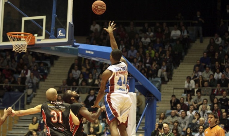 Partido de baloncesto do Obradoiro fronte ao Estudiantes