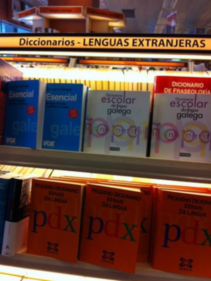 Libros de galego baixo a etiqueta de linguas foráneas no Corte Inglés da Coruña / Diario Liberdade