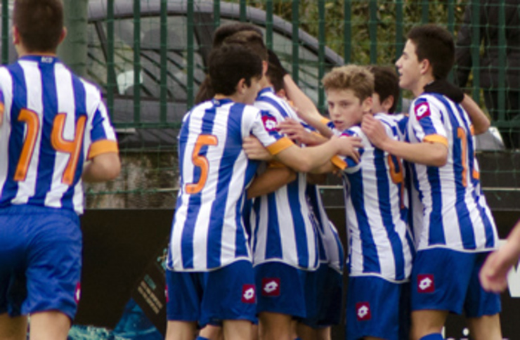 Xogadores das categorías inferiores do Deportivo. 