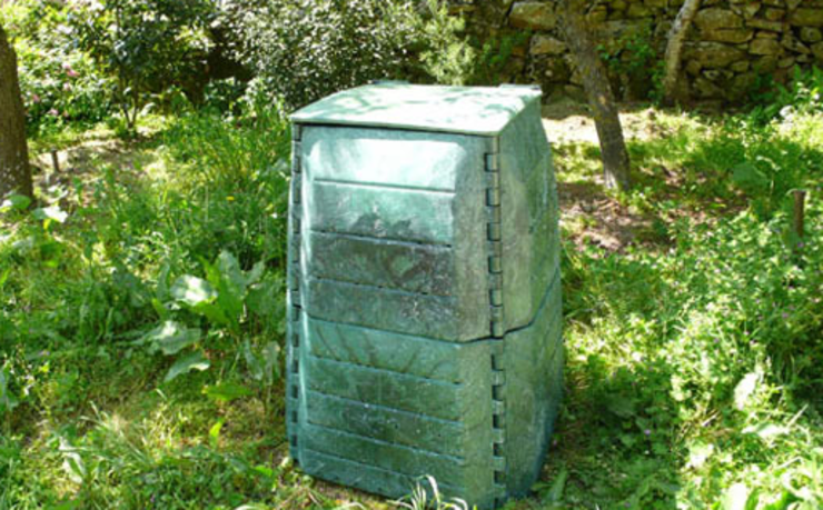 Composteiro para realizar compostaxe caseira 