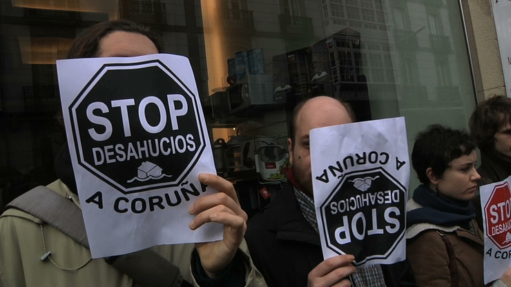 Protesta de Stop Desahucios na Coruña en defensa de Aurelia
