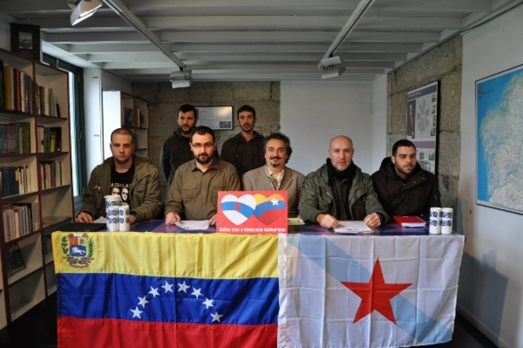 Rolda de prensa da presentación do manifesto a favor de Nicolás Maduro