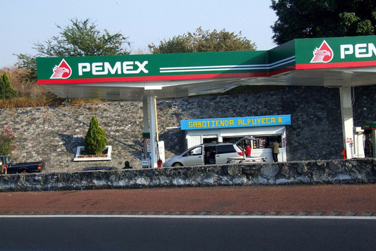 Estación de Pemex / Travis S. en Flickr 