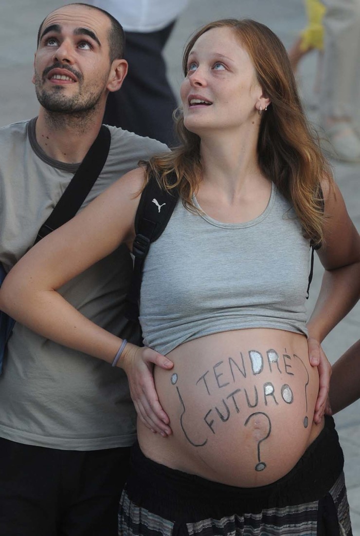 Unha muller embarazada, nunha manifestación en Vigo polo cambio global, pregunta polo seu bebé: "¿Tendré futuro?" / Miguel Núñez