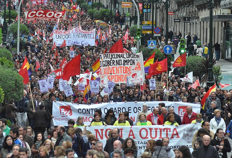 Miles de persoas participaron na manifestación do 1 de maio en Vigo 