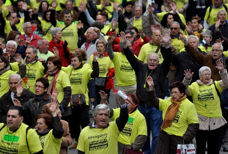 Afectados polas preferentes e subordinadas na manifestación do 1º de maio en Vigo 