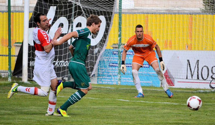 Un momento do encontro entre o Sanse e o Coruxo en Segunda B