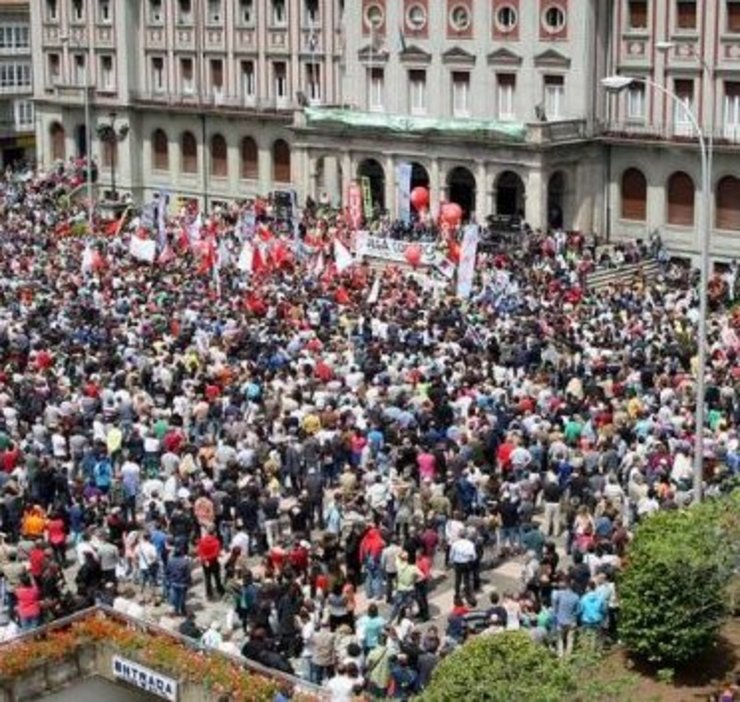 Multitudinaria manifestación en Ferrol