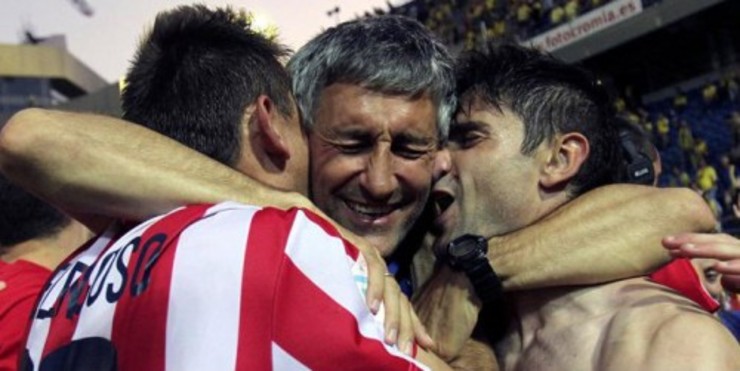 Quique Setién celebrando o ascenso a 2ª